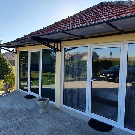 Cozzy Apartment Near The Aiport Podgorica Esterno foto