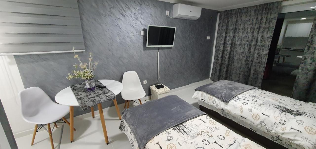 Cozzy Apartment Near The Aiport Podgorica Esterno foto