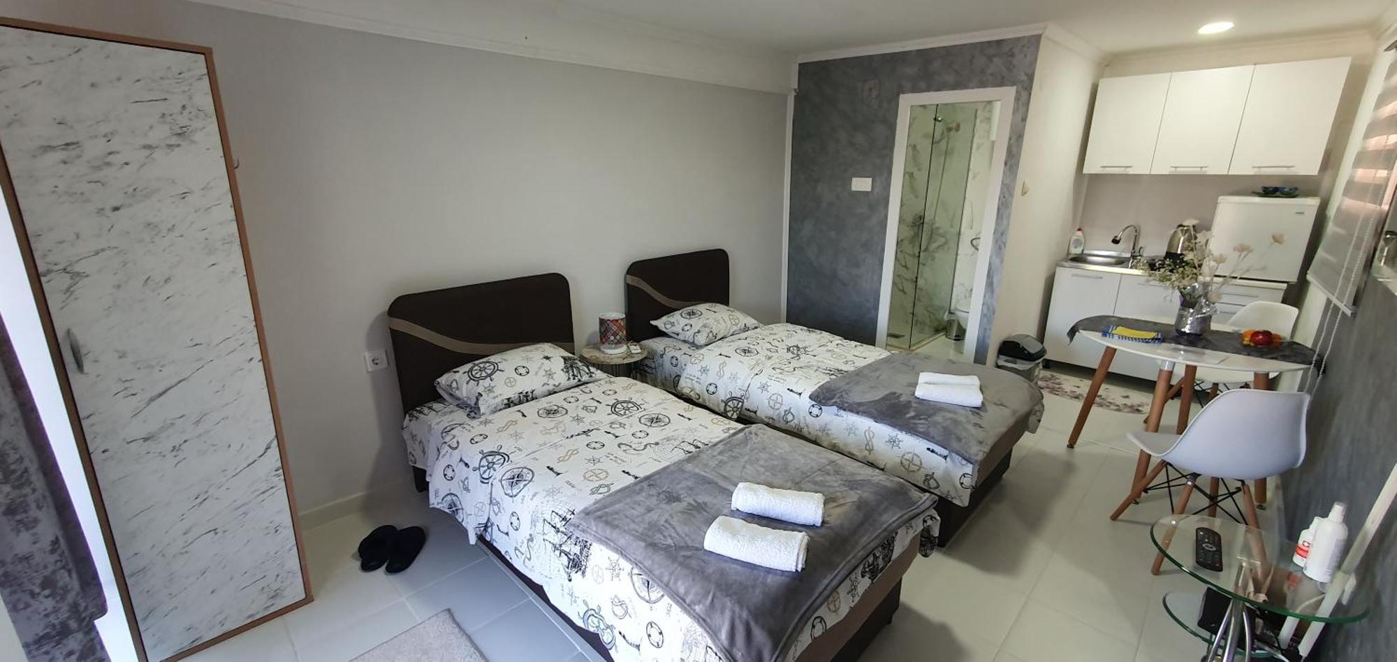 Cozzy Apartment Near The Aiport Podgorica Esterno foto