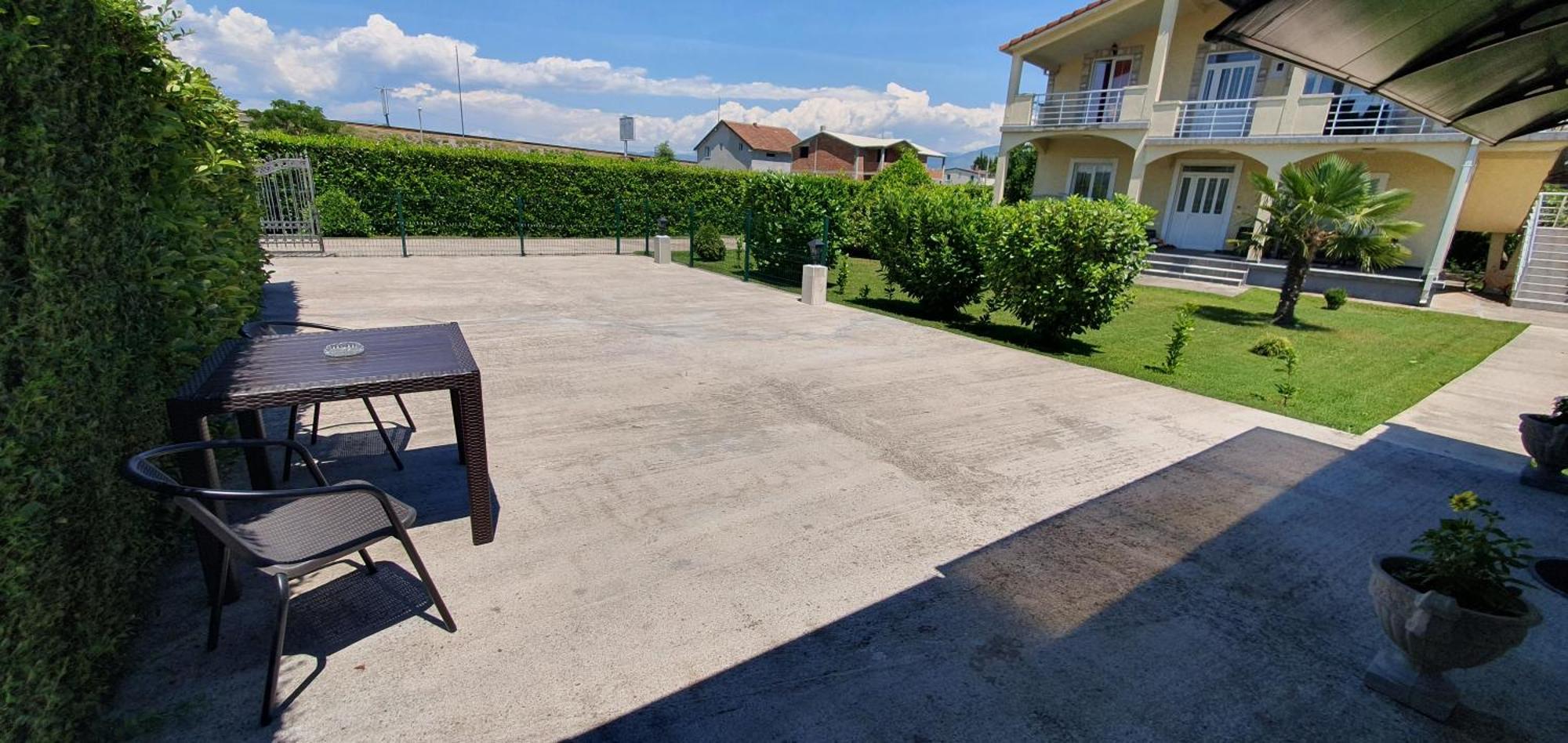 Cozzy Apartment Near The Aiport Podgorica Esterno foto