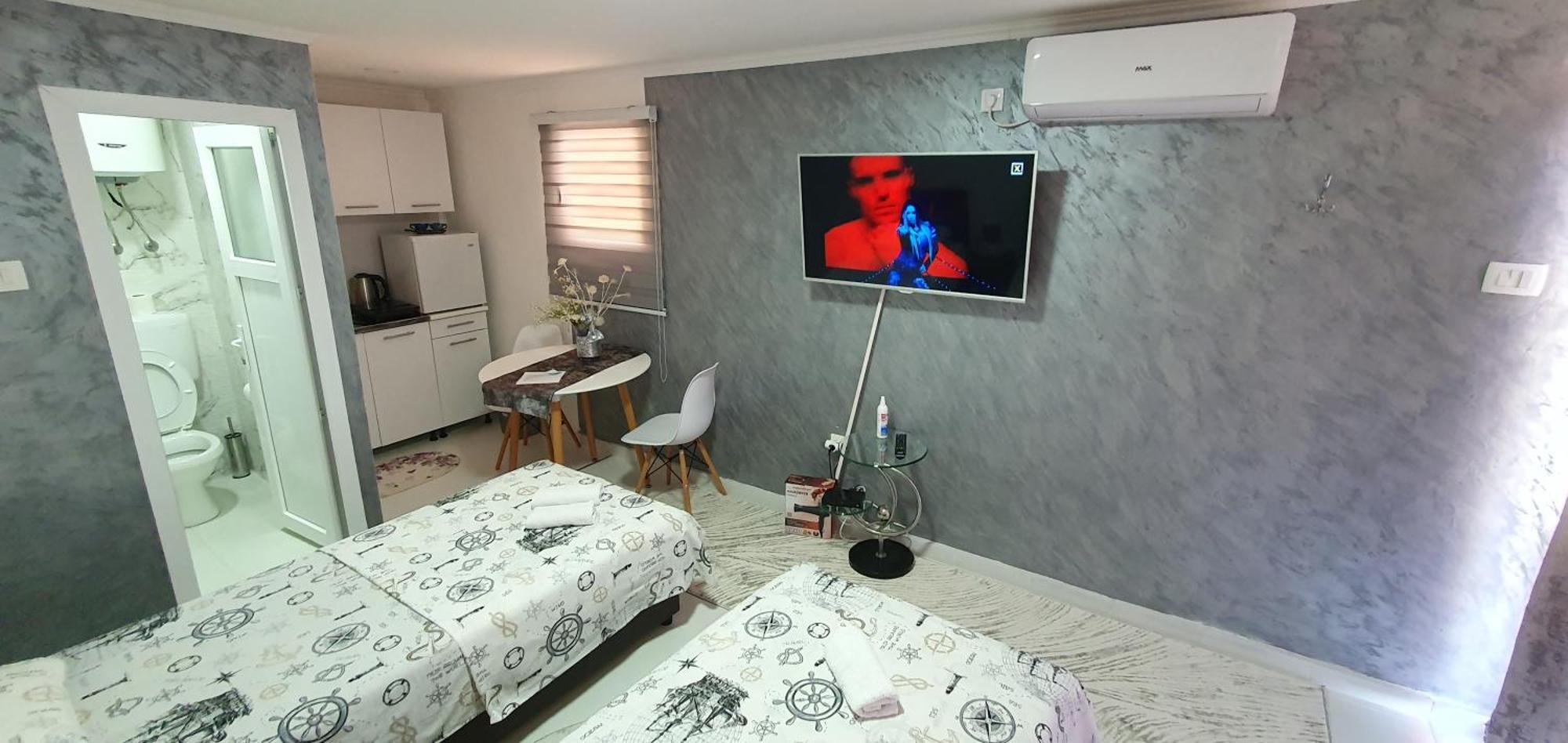 Cozzy Apartment Near The Aiport Podgorica Esterno foto
